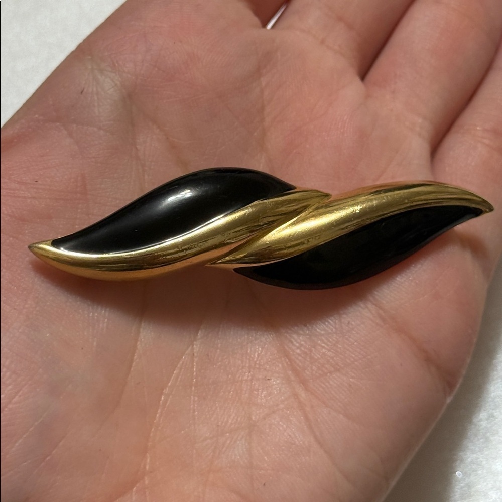 Monet Black & Gold Leaf Brooch